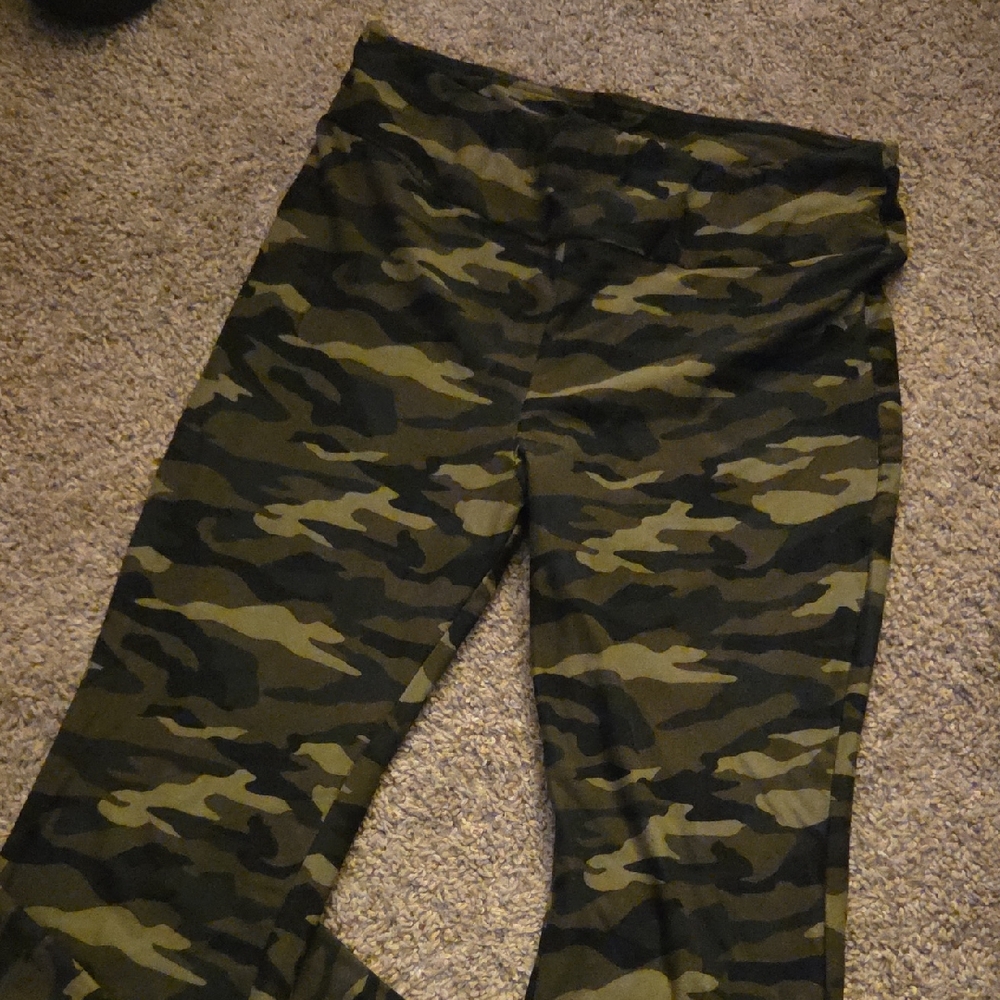 No Boundaries Camouflage Leggings - Green and Black